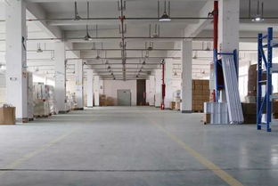 熱浪中的清涼相遇 銷售用品的夏日敘事